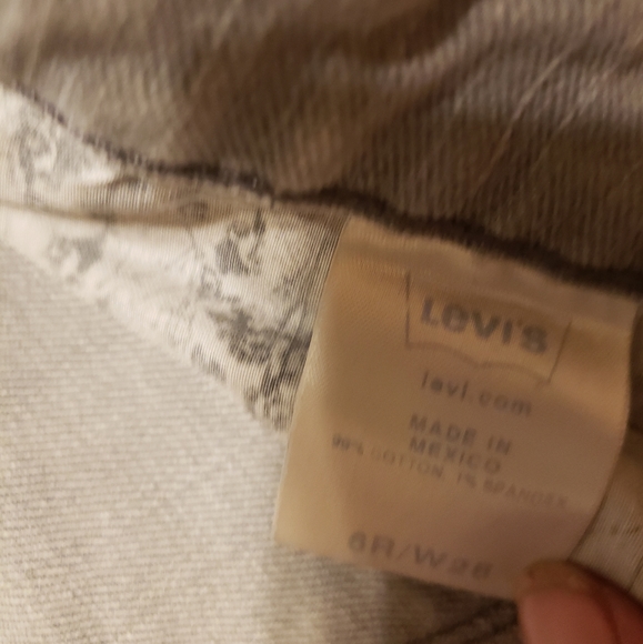 Womens Levi's Skinny Jeans Dark Gray Size 6M /28 - Picture 2 of 2